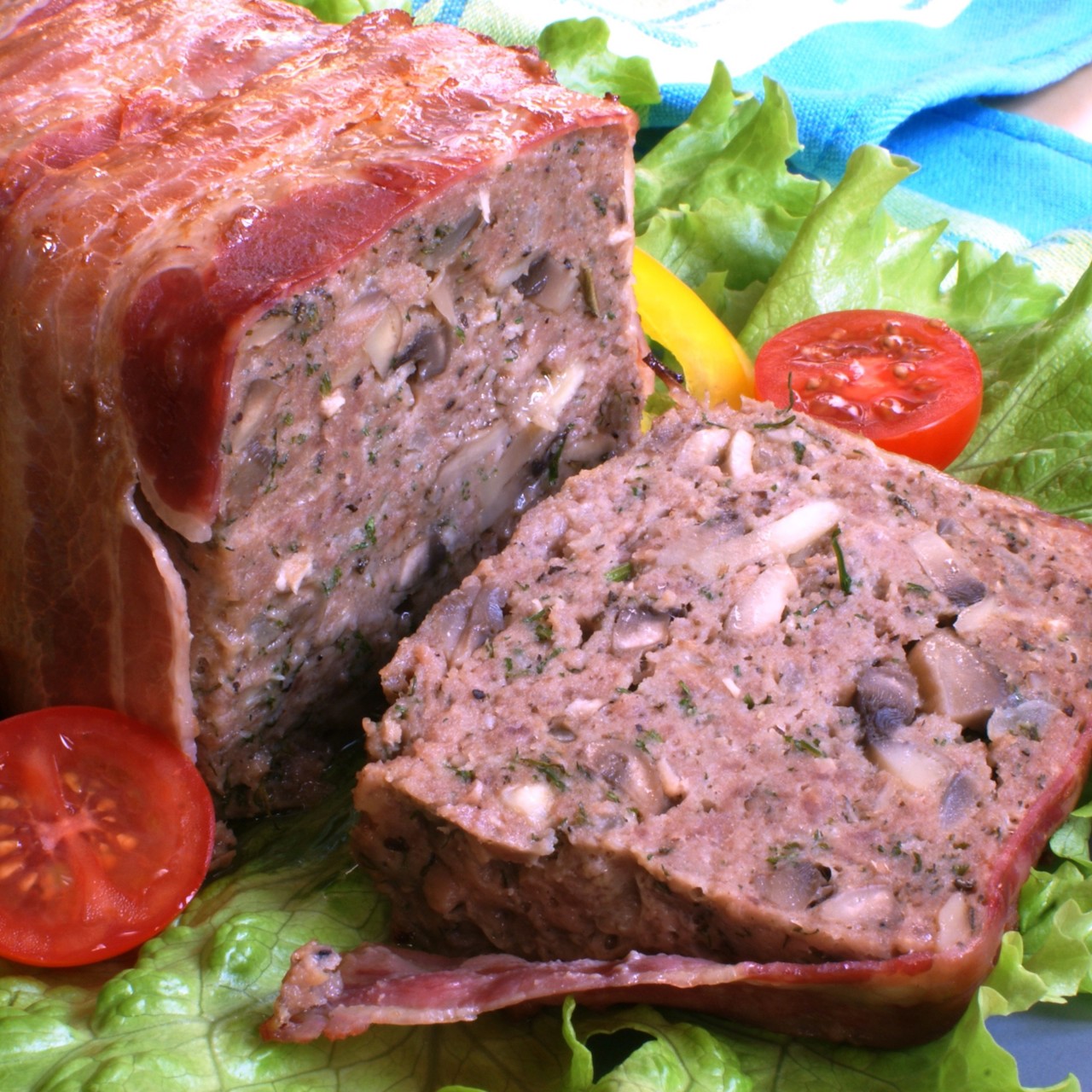 Террин из телятины с грибами и беконом