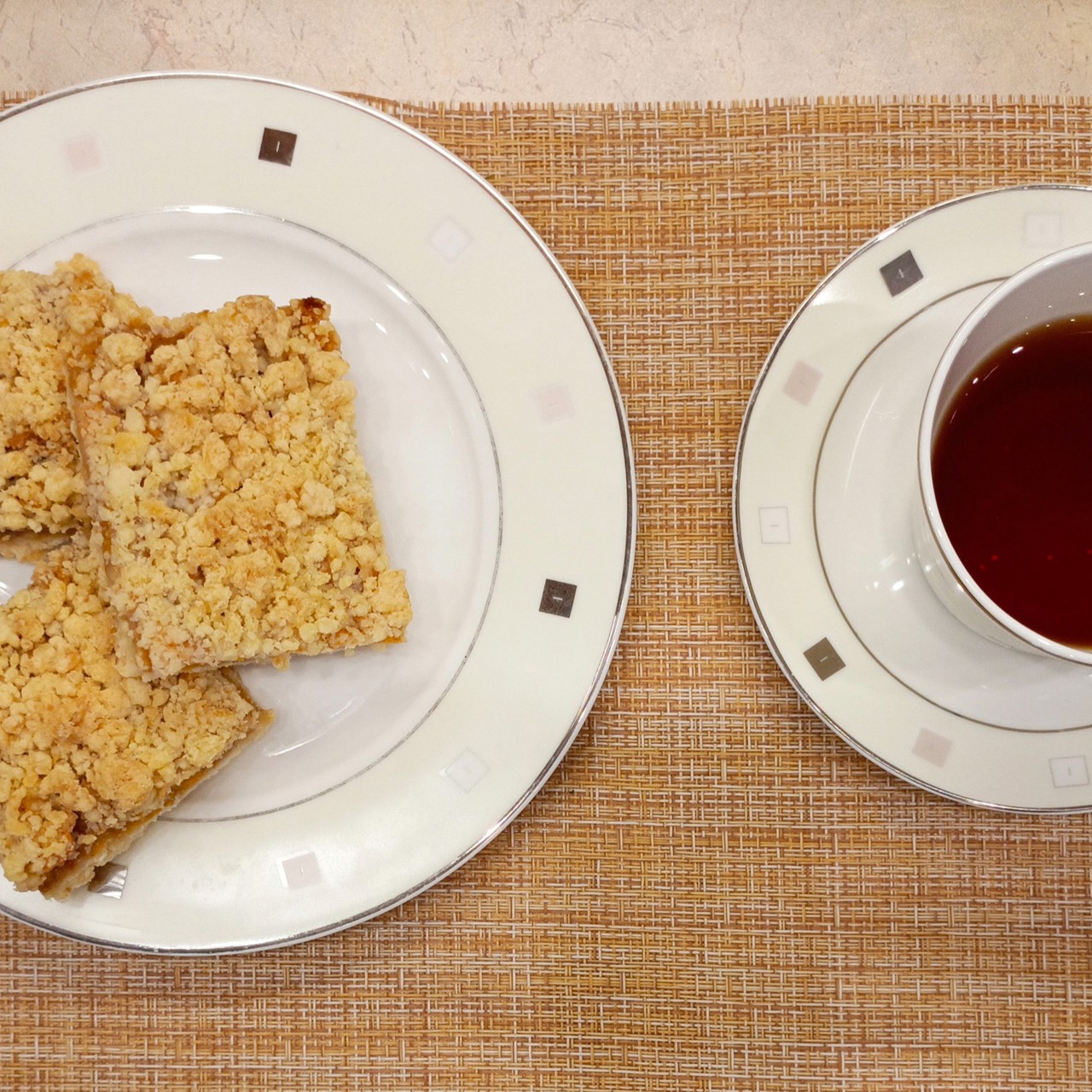 Тертый пирог с фруктами