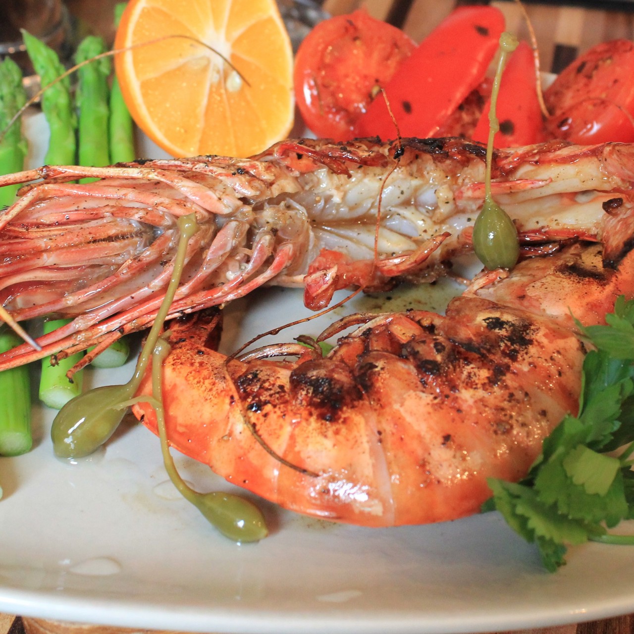 Тигровые креветки, фламбированные коньком