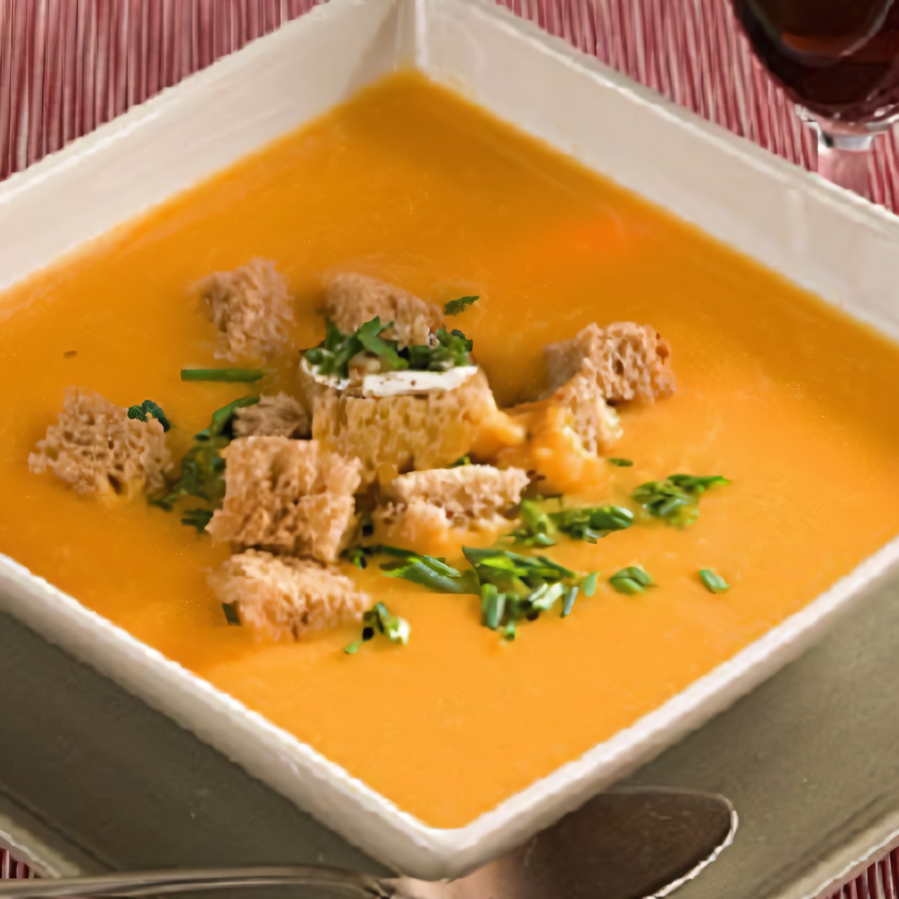 Тыквенный суп с карри и сухариками