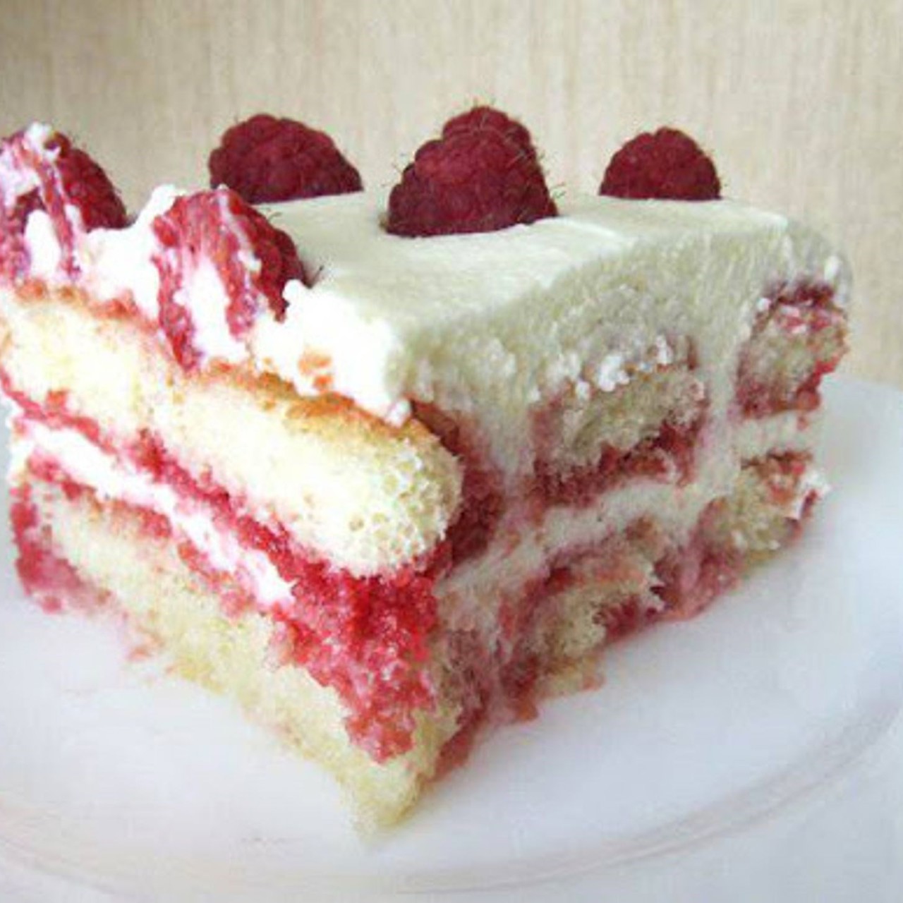 Тирамису с малиной и сыром