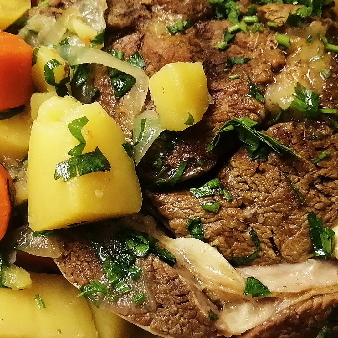 Томленая говядина с овощами