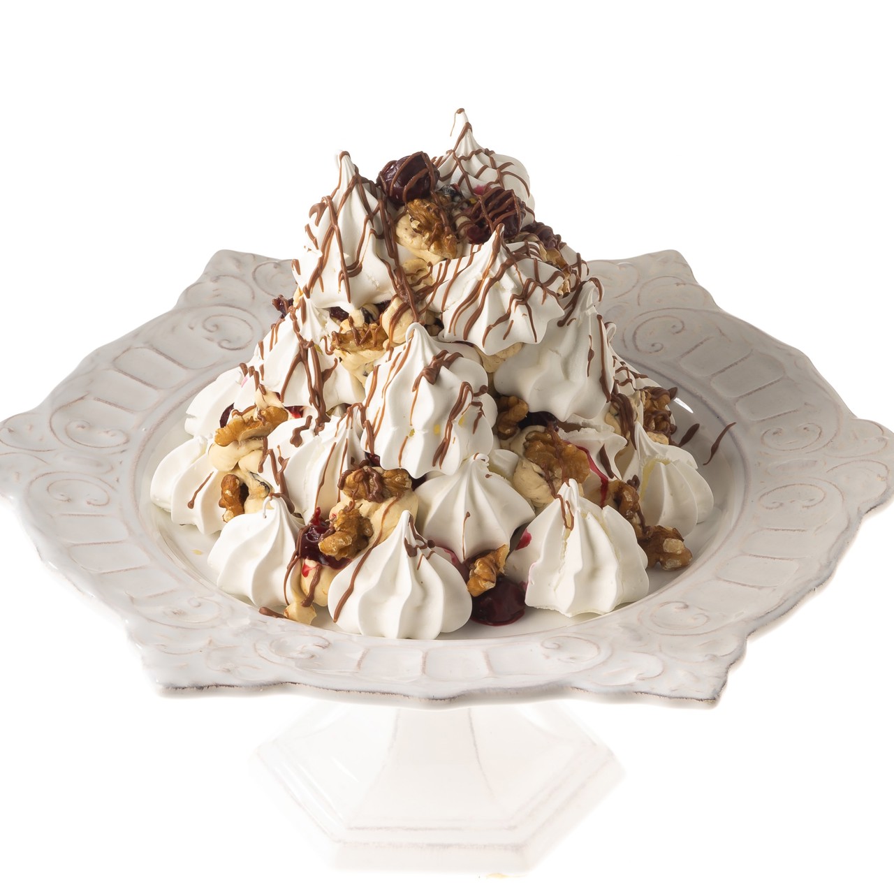 Торт «Графские развалины» с безе, вишней  и черносливом