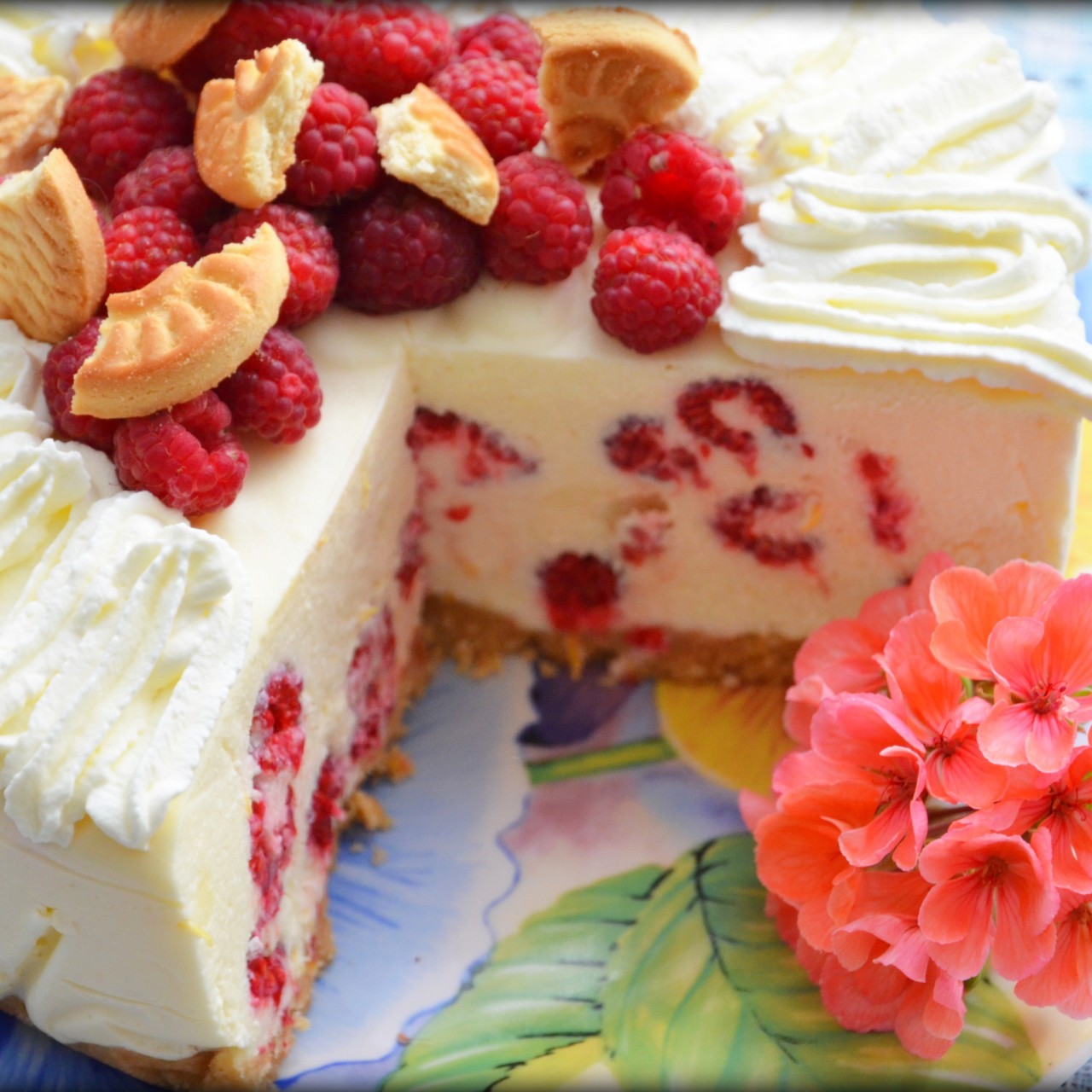 Торт из легкого творожного сыра «Малина со сливками»