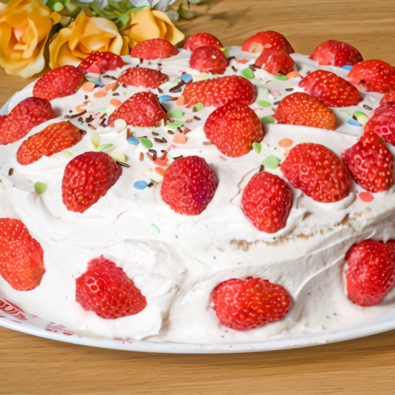 Торт с клубникой и пассифлорой