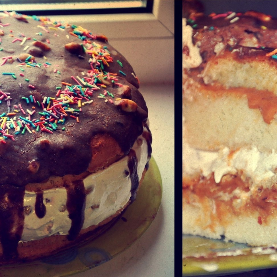 Торт «Сникерс» с ореховой нугой