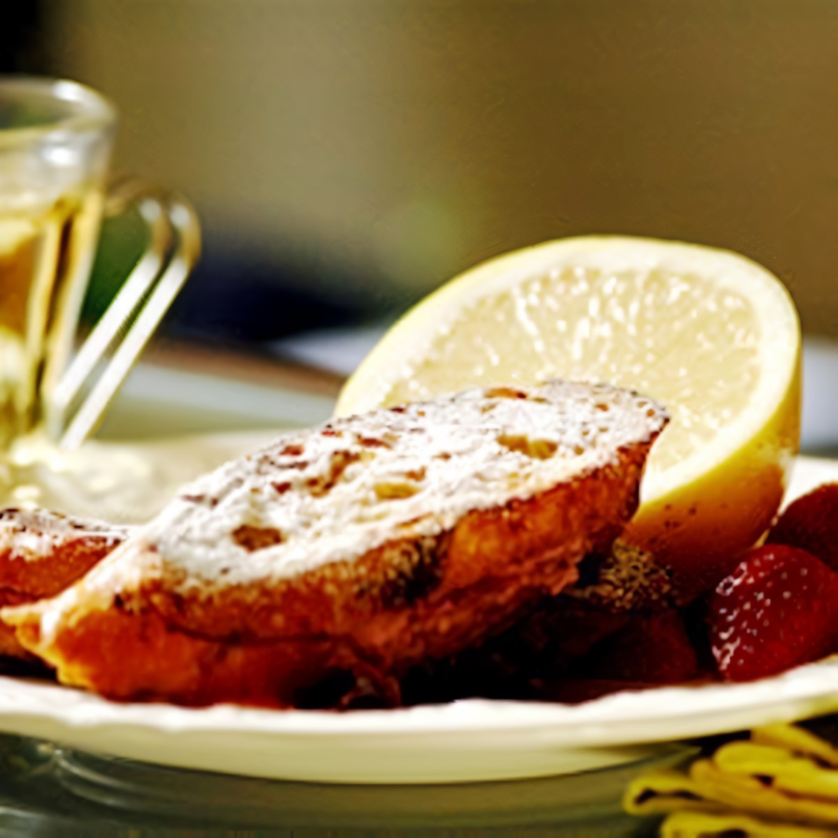 Тосты с малиновым пюре