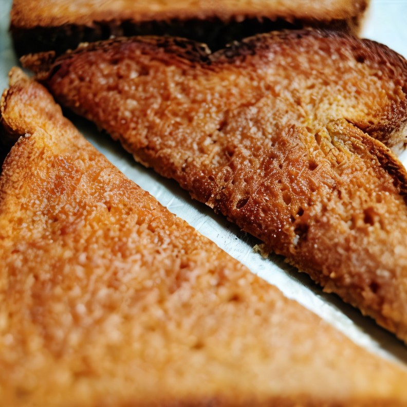 Тосты со специями, запеченные в духовке