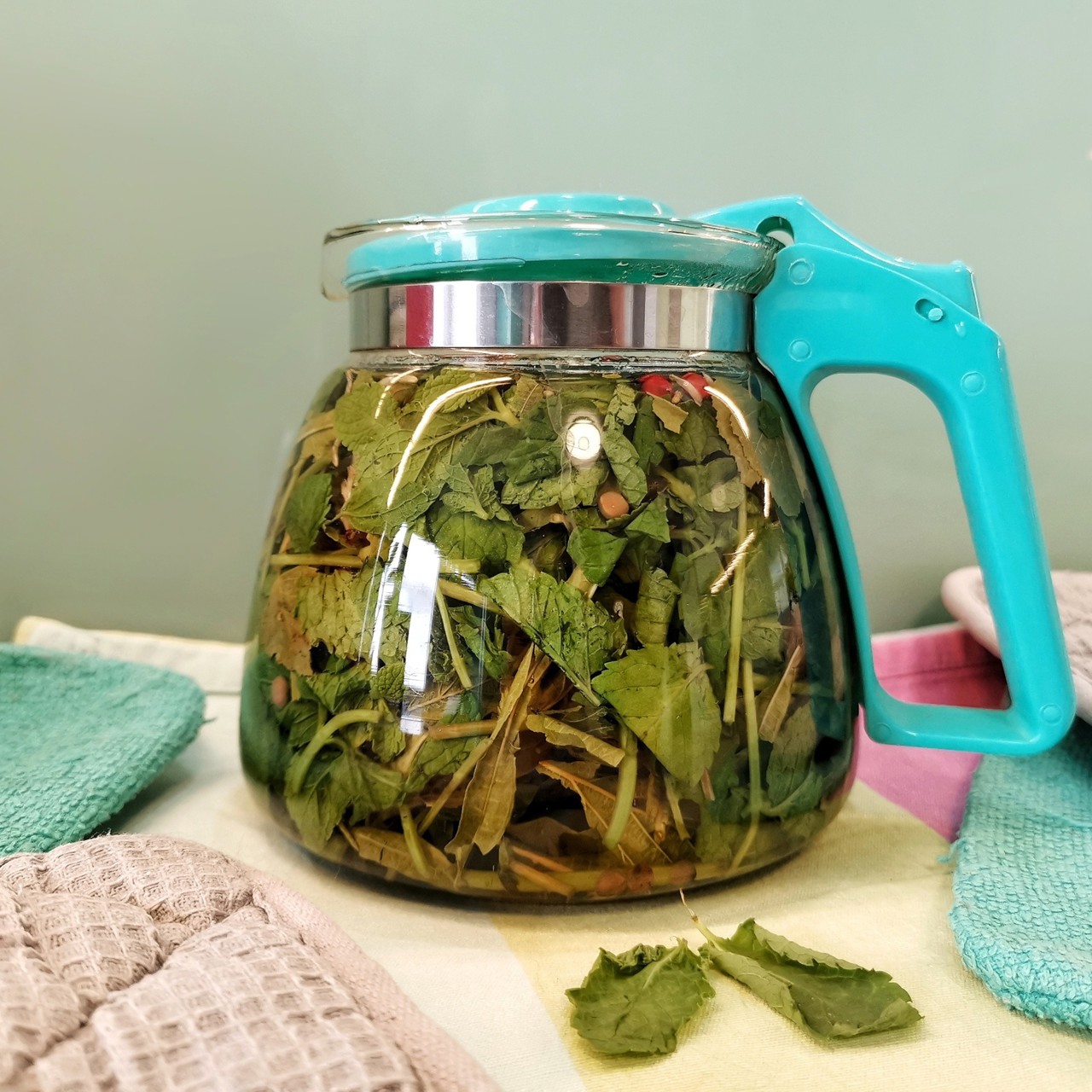 Травяной отвар с розовым перцем