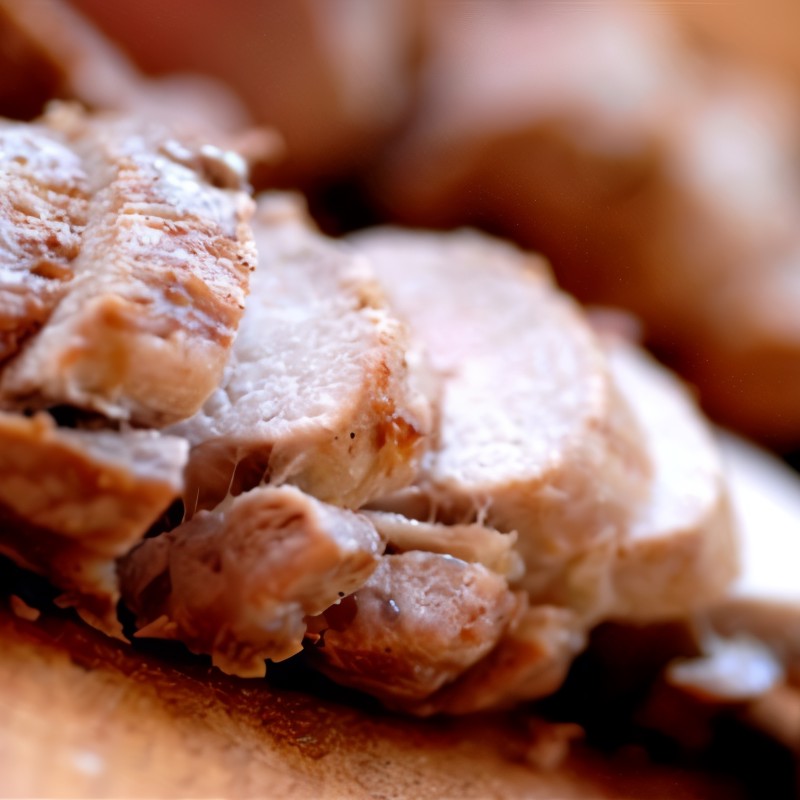 Тушеная свинина с молоком и травами