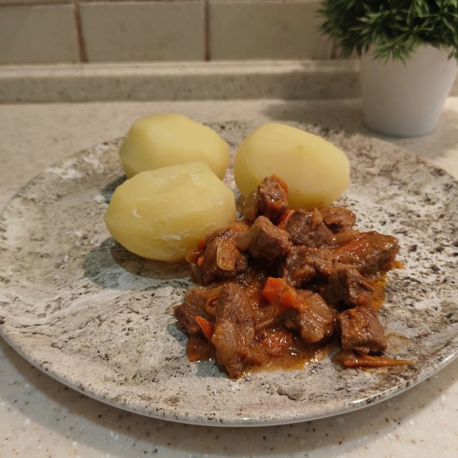 Тушеная говядина