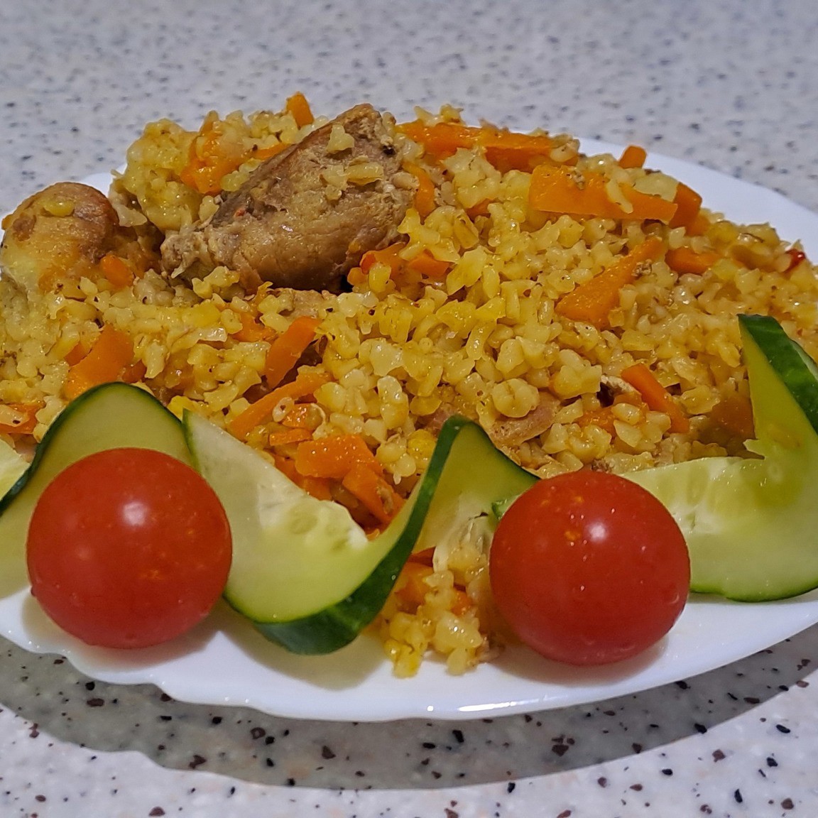 Тушеная свиная лопатка с булгуром