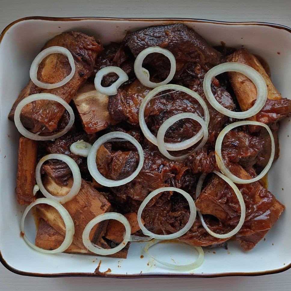 Тушеные говяжьи ребра в скороварке