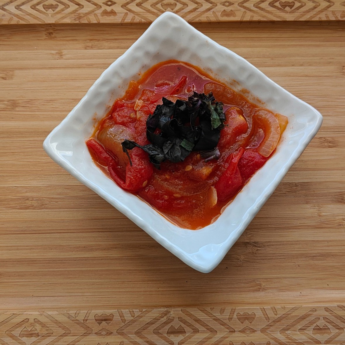 Тушеные помидоры на сковороде