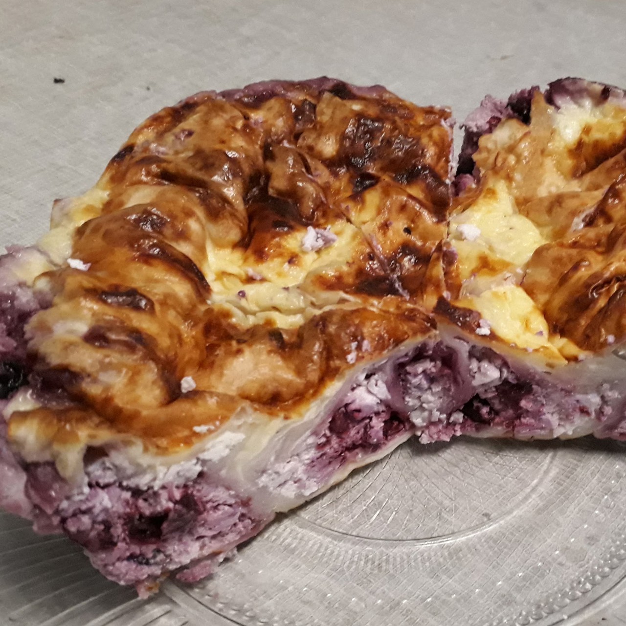 Творожная улитка из лаваша с черной смородиной