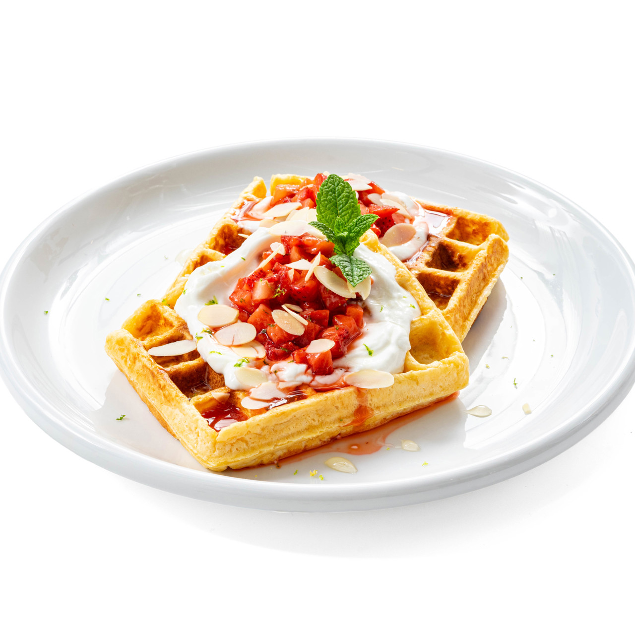 Творожные вафли с клубникой