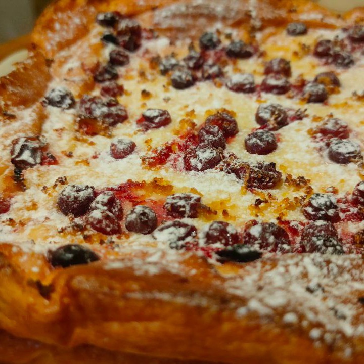 Творожная запеканка с клюквой и лимонной цедрой