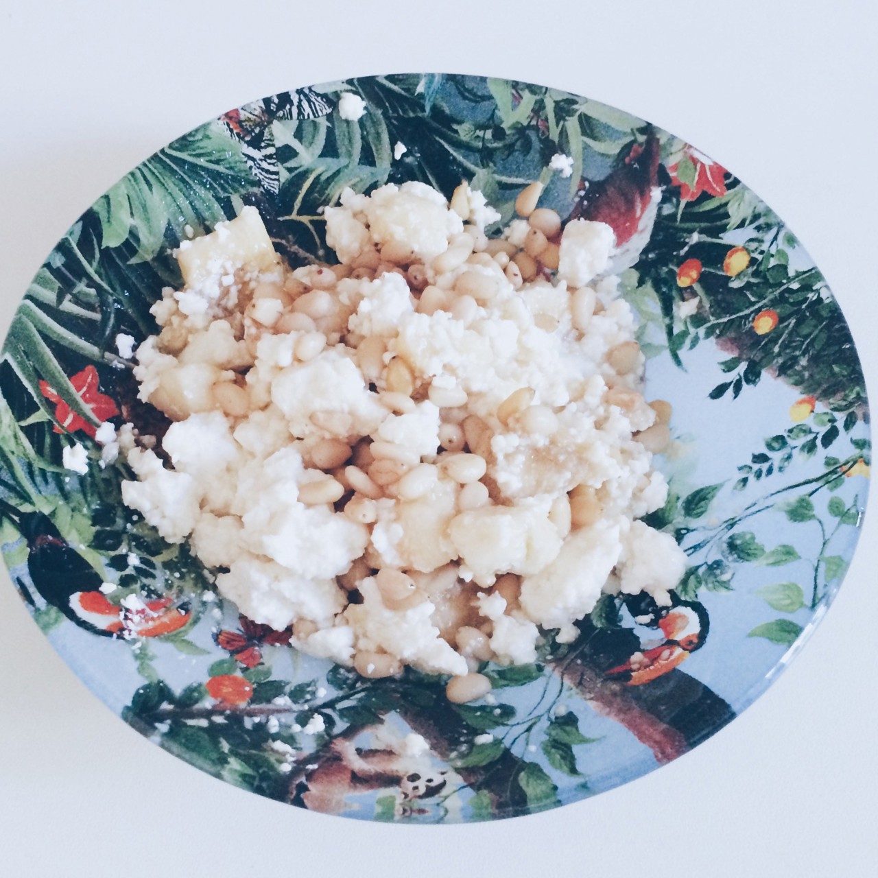 Творожный завтрак с медом и орехами