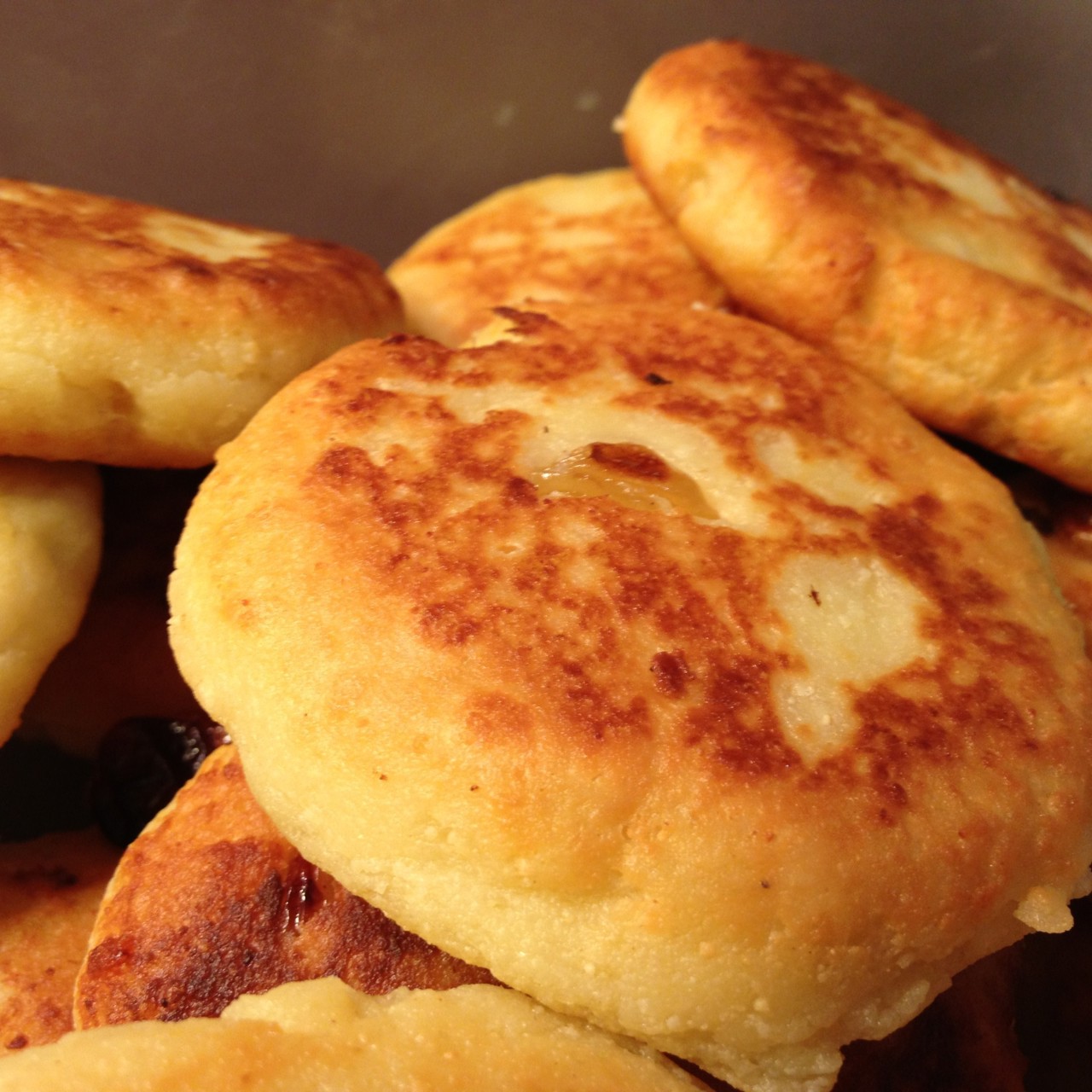 Творожники ванильные с изюмом