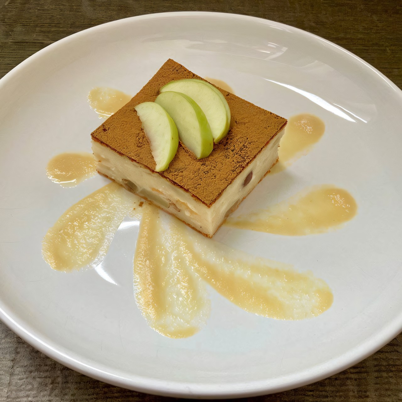 Творожно-манная запеканка с яблоком и корицей