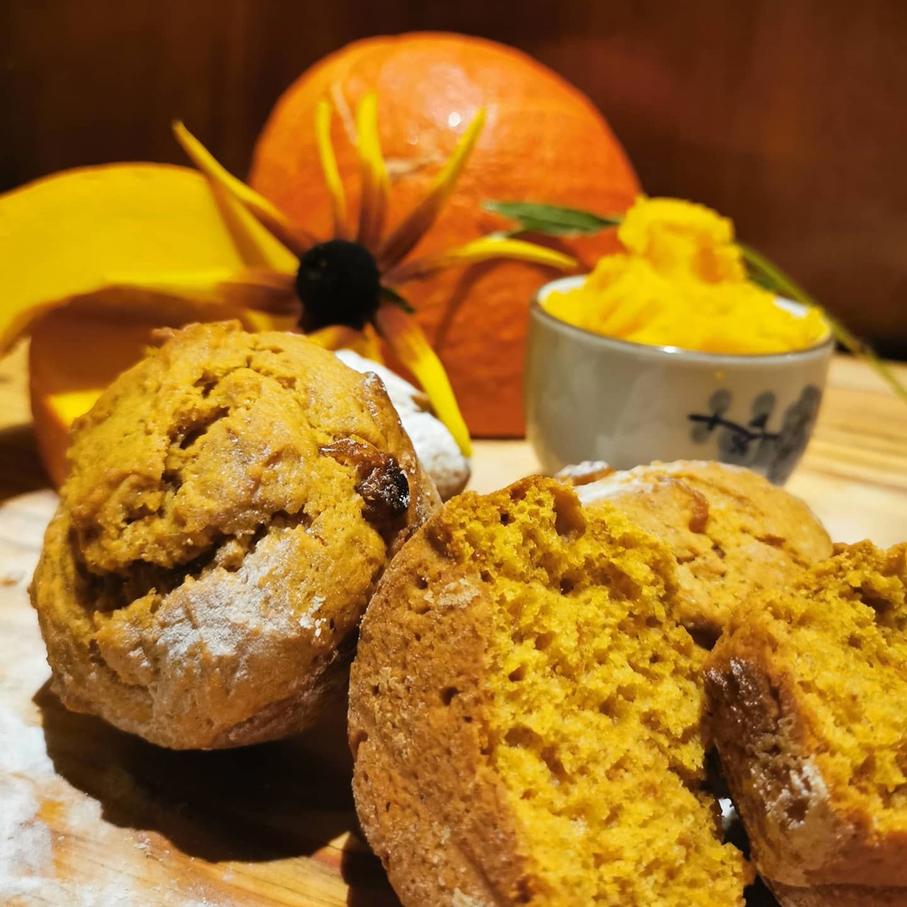 Тыквенные маффины с корицей и изюмом