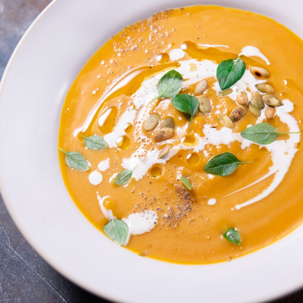 Тыквенный суп с базиликом