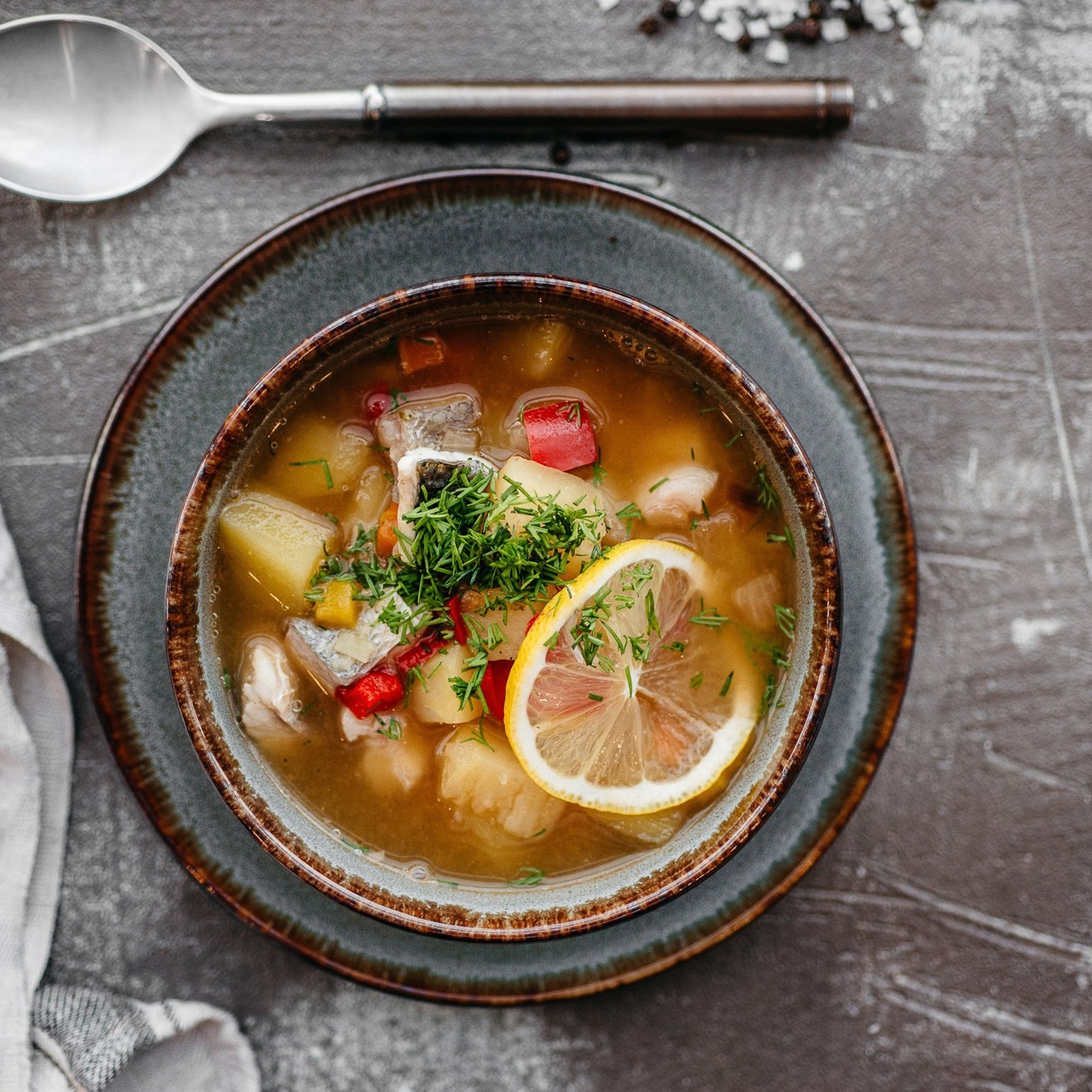 Уха из сибаса и сазана