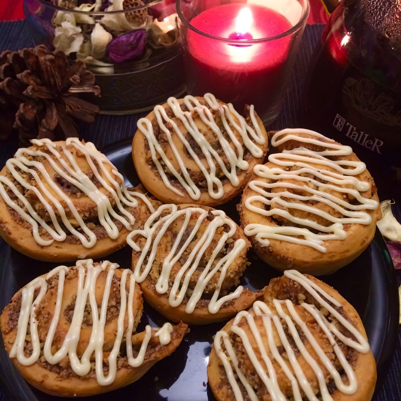 Улитки с грецкими орехами и корицей