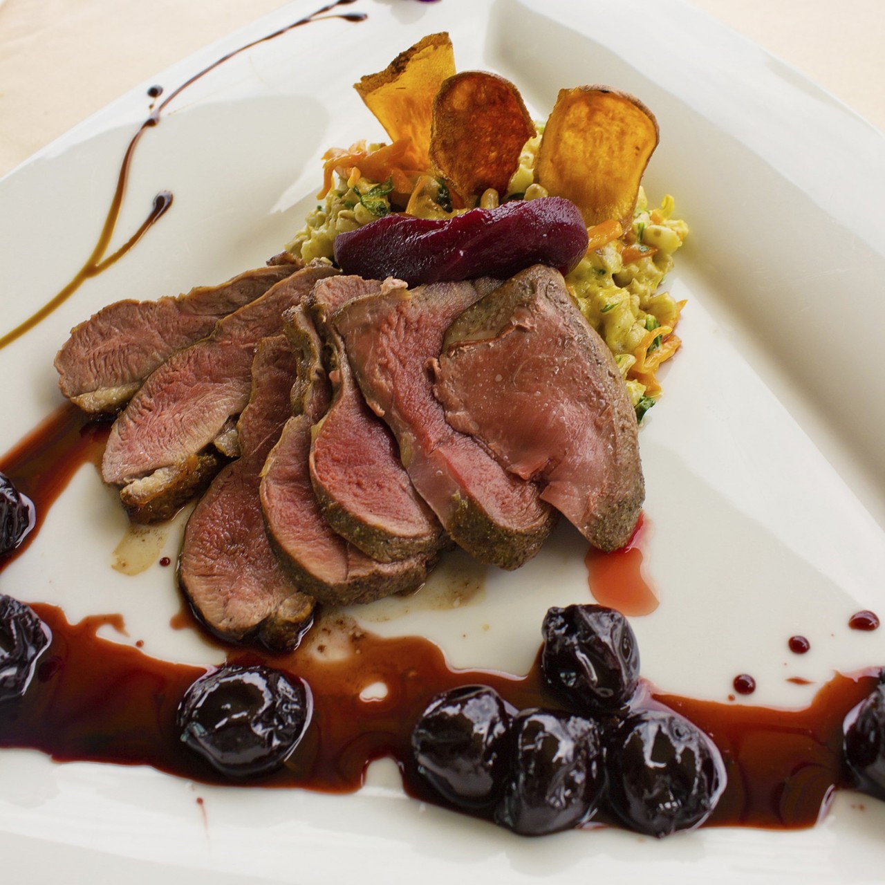 Утиная грудка с вишневым соусом