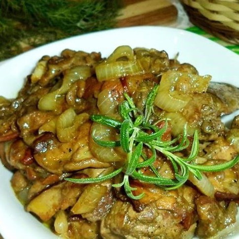 Утиная печень с грибами