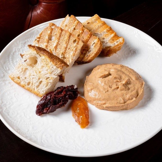 Утиный паштет с луком конфи