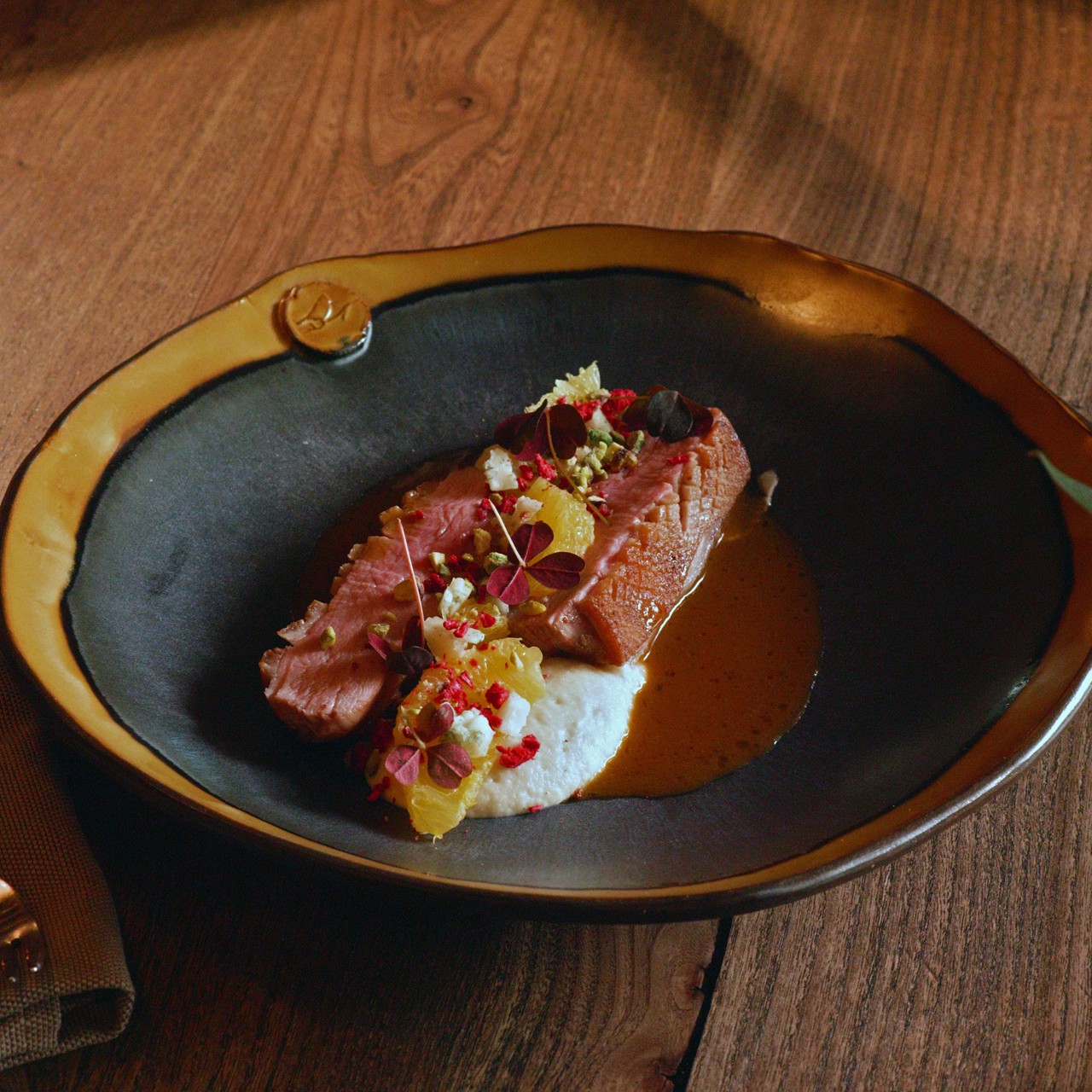 Утка  с пюре из сельдерея и топинамбура