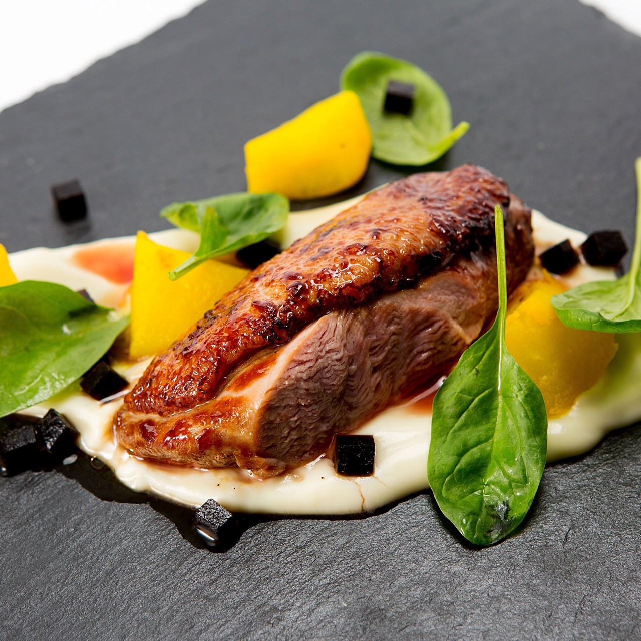 Утка сувид с маринованными яблоками и парметье из кольраби от Simple Pleasures