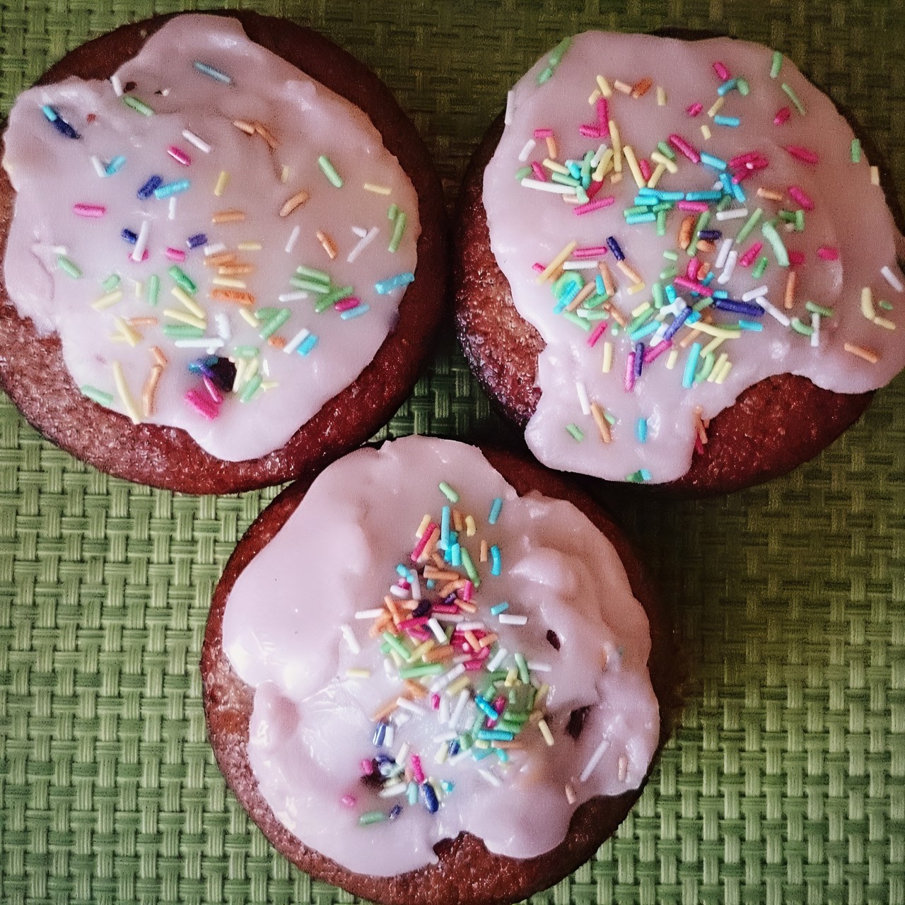 Ванильные капкейки с клубникой