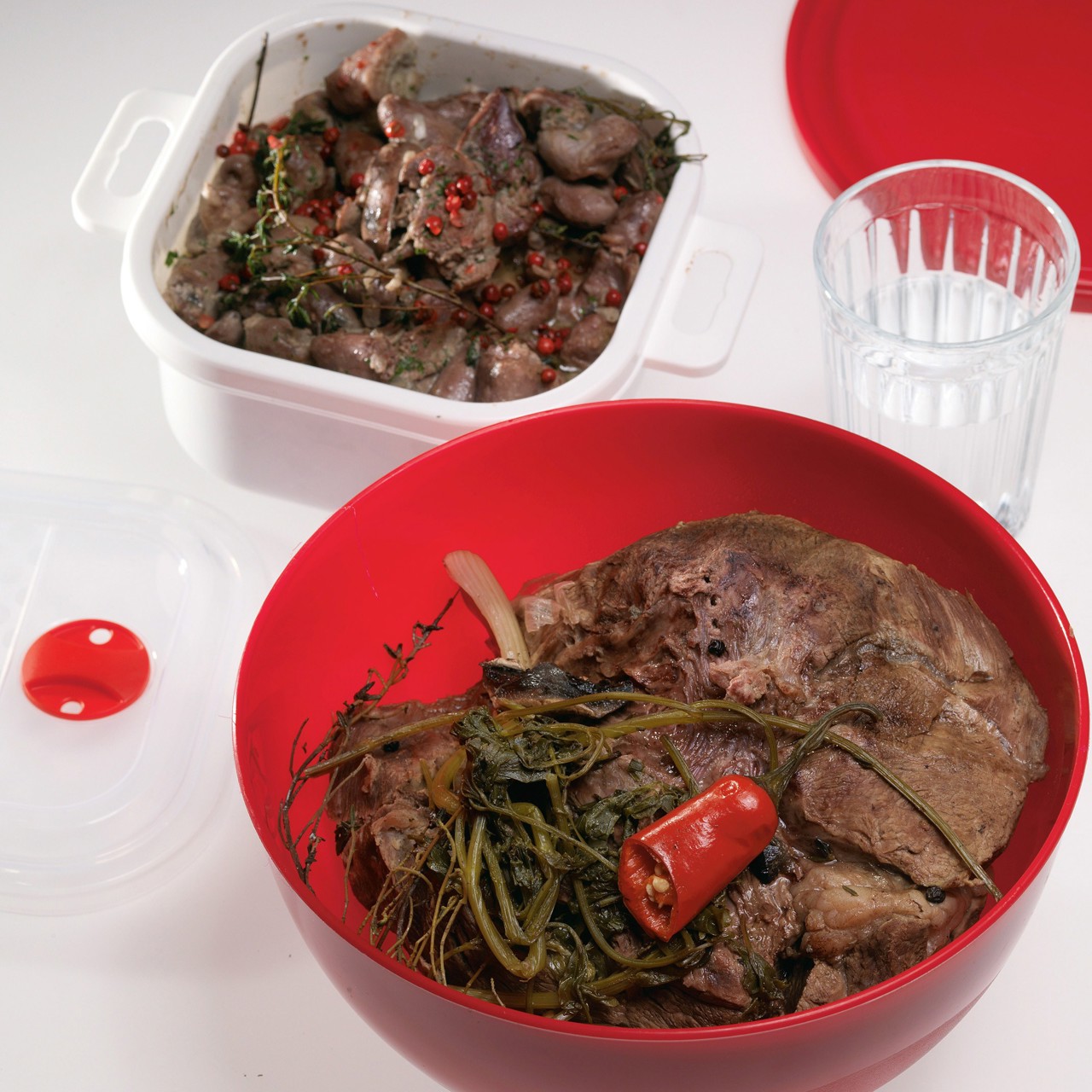 Вареная говядина с острым лимонно-чесночным бульоном