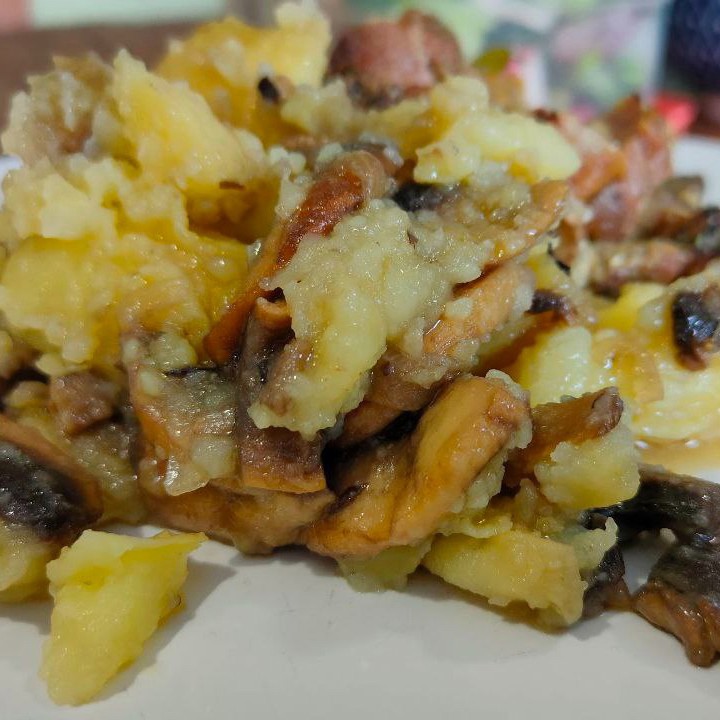 Вареная картошка с грибами