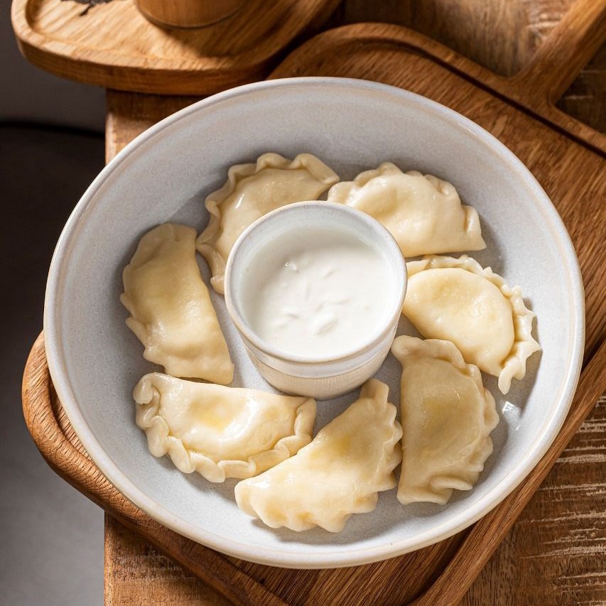 Вареники с сулугуни и сметаной