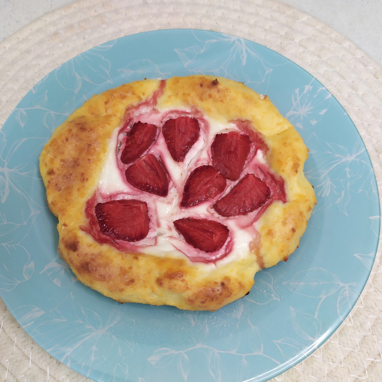 Ватрушки с клубникой