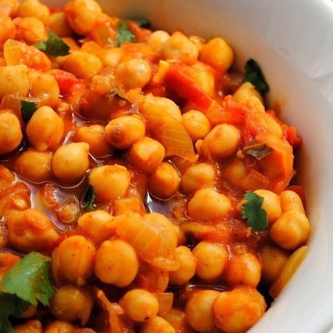 Веганское карри из нута и картофеля
