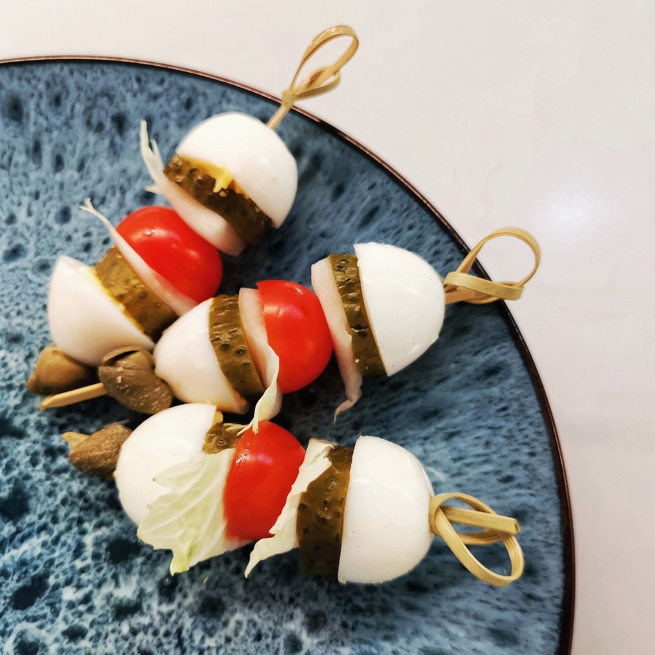 Вегетарианские канапе с каперсами