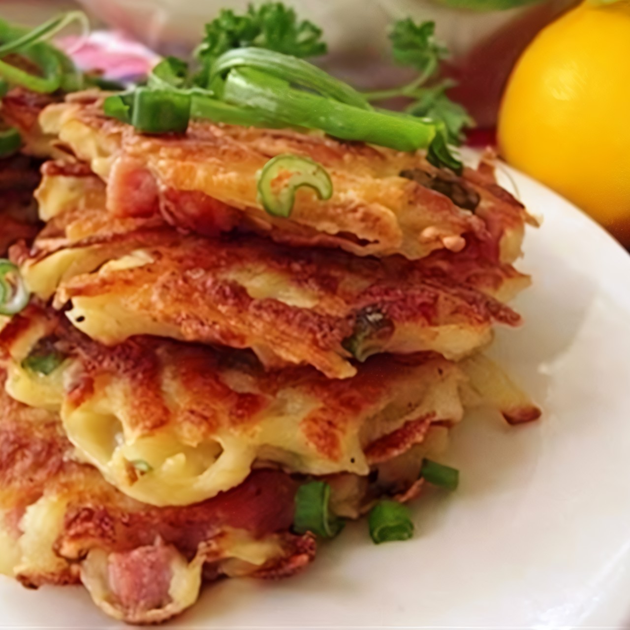 «Венские вафли» с ветчиной и сыром на сковороде