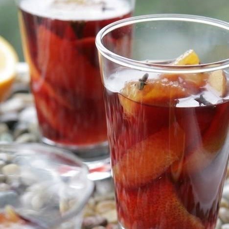 Винный коктейль с фруктами