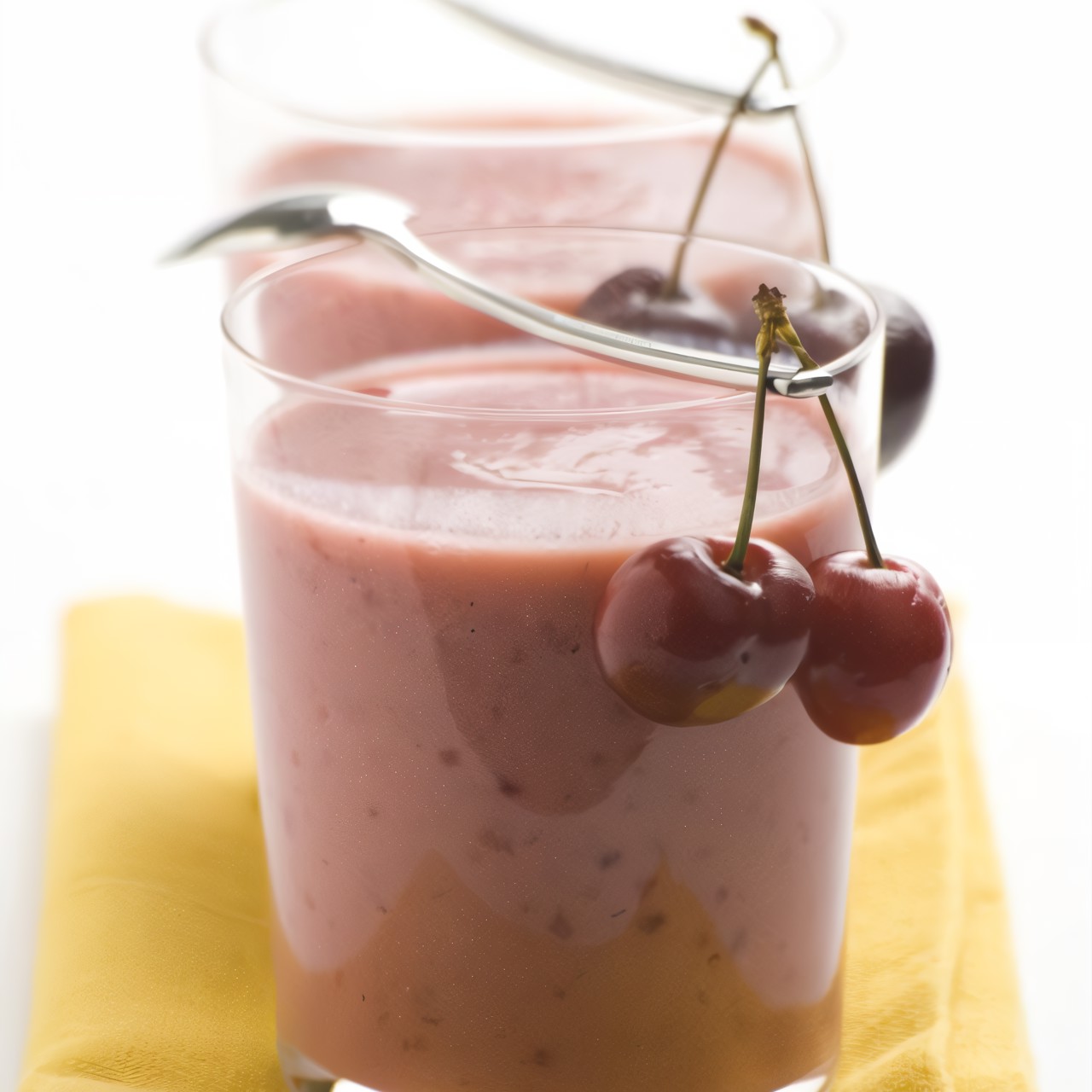 Вишнево-ванильный смузи с йогуртом