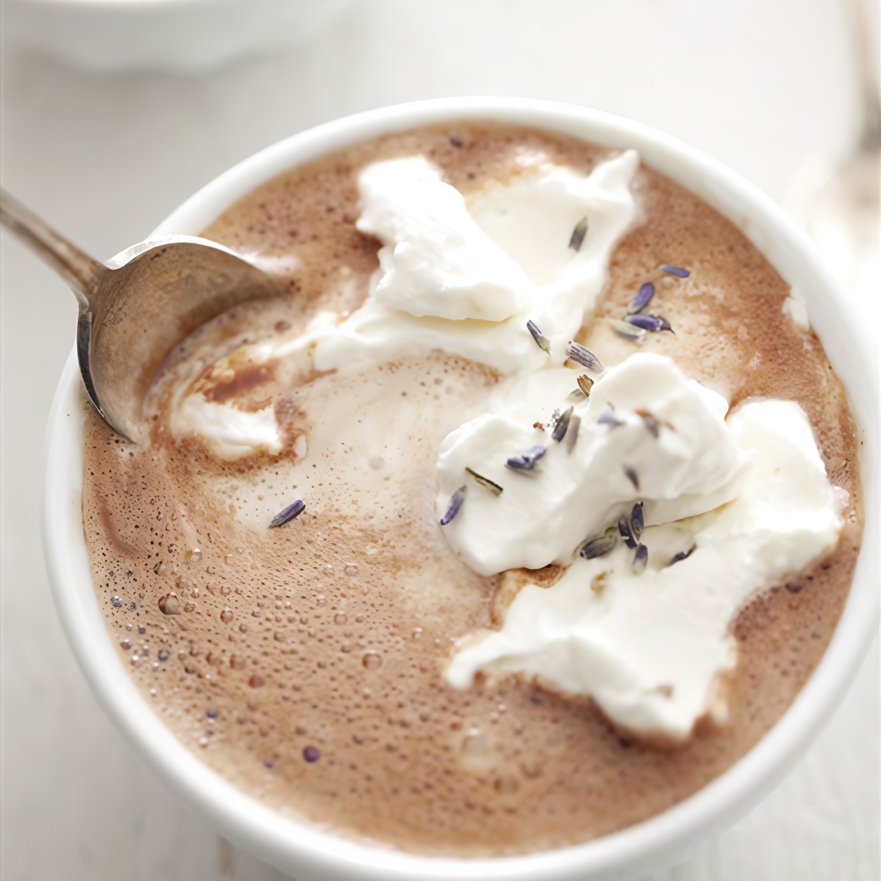 Воздушный горячий шоколад с лавандой