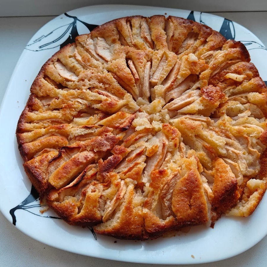 Яблочный пирог с корицей