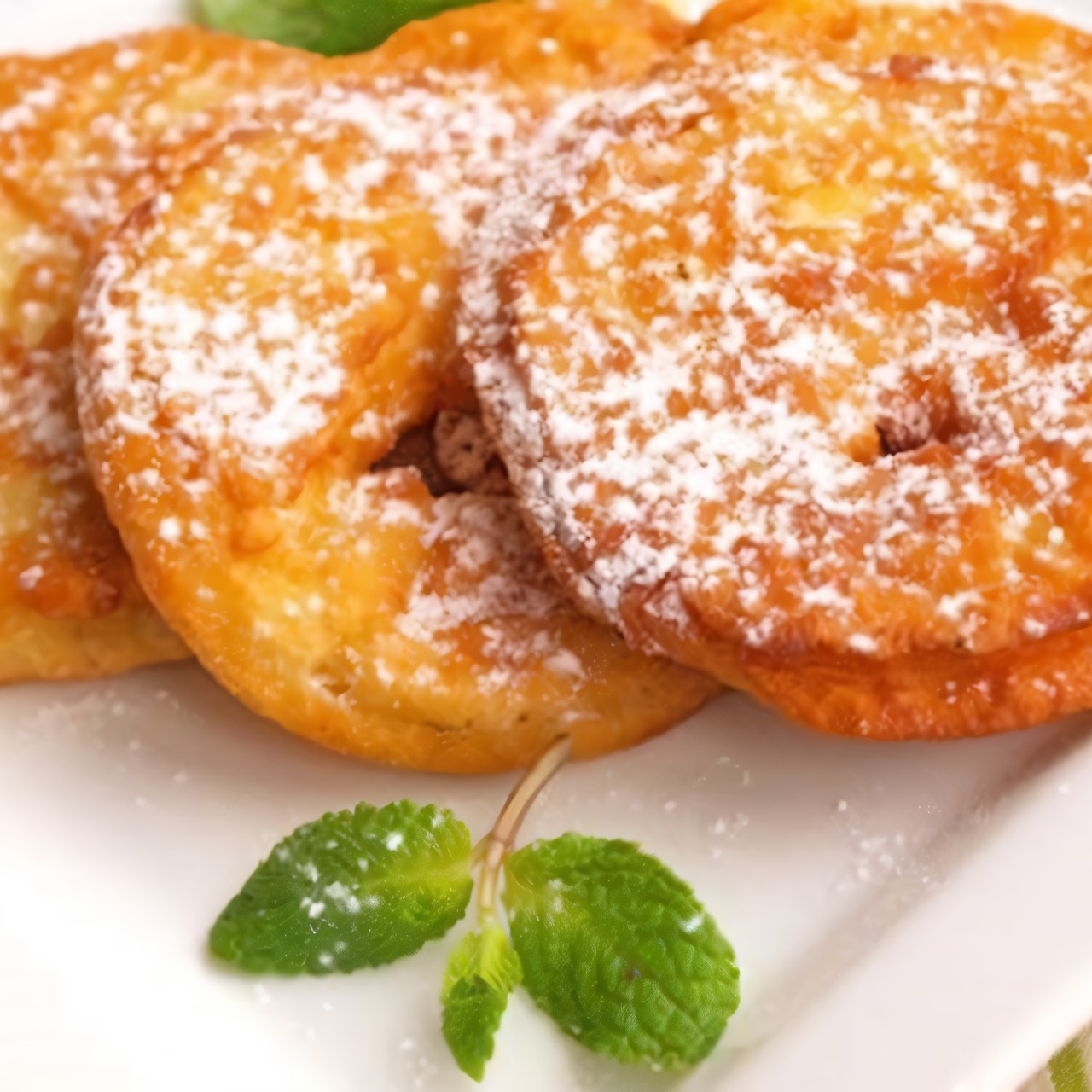 Яблоки, жаренные в кляре