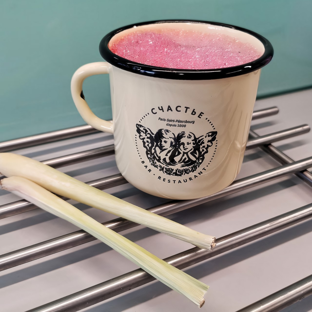 Ягодный морс с лимонной травой