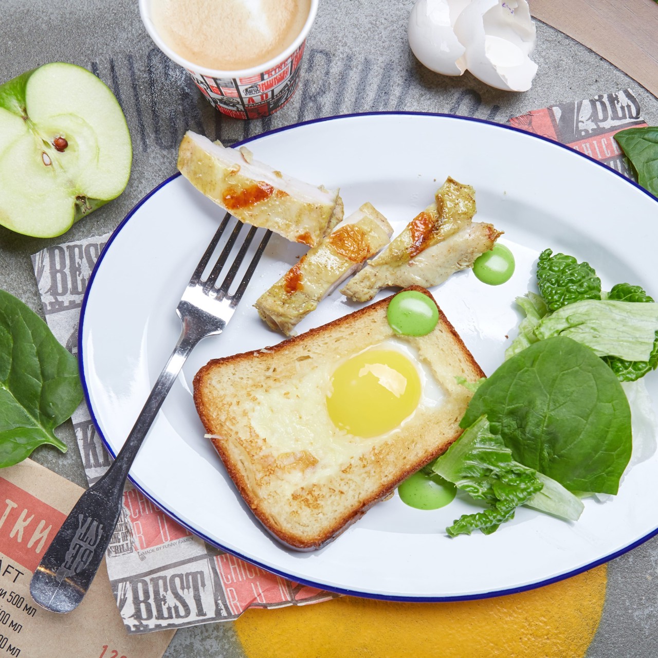 Яичница с цыпленком в хлебе от Chicken Run