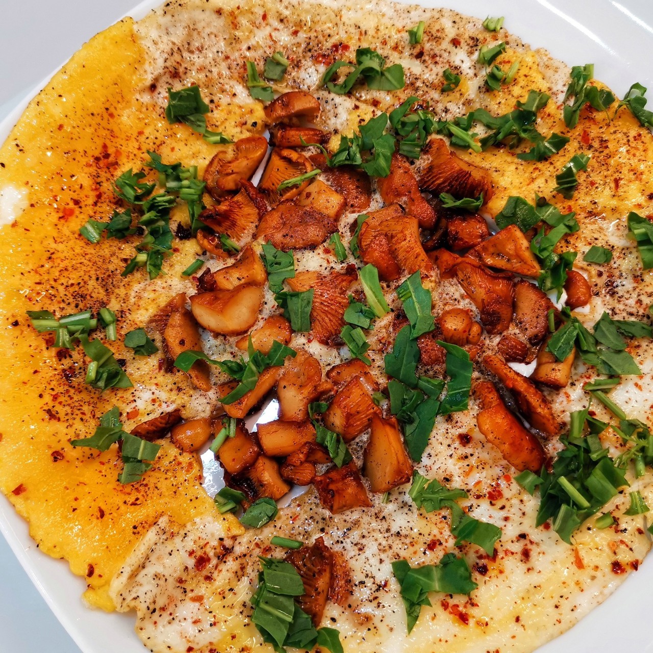 Яичница с лисичками