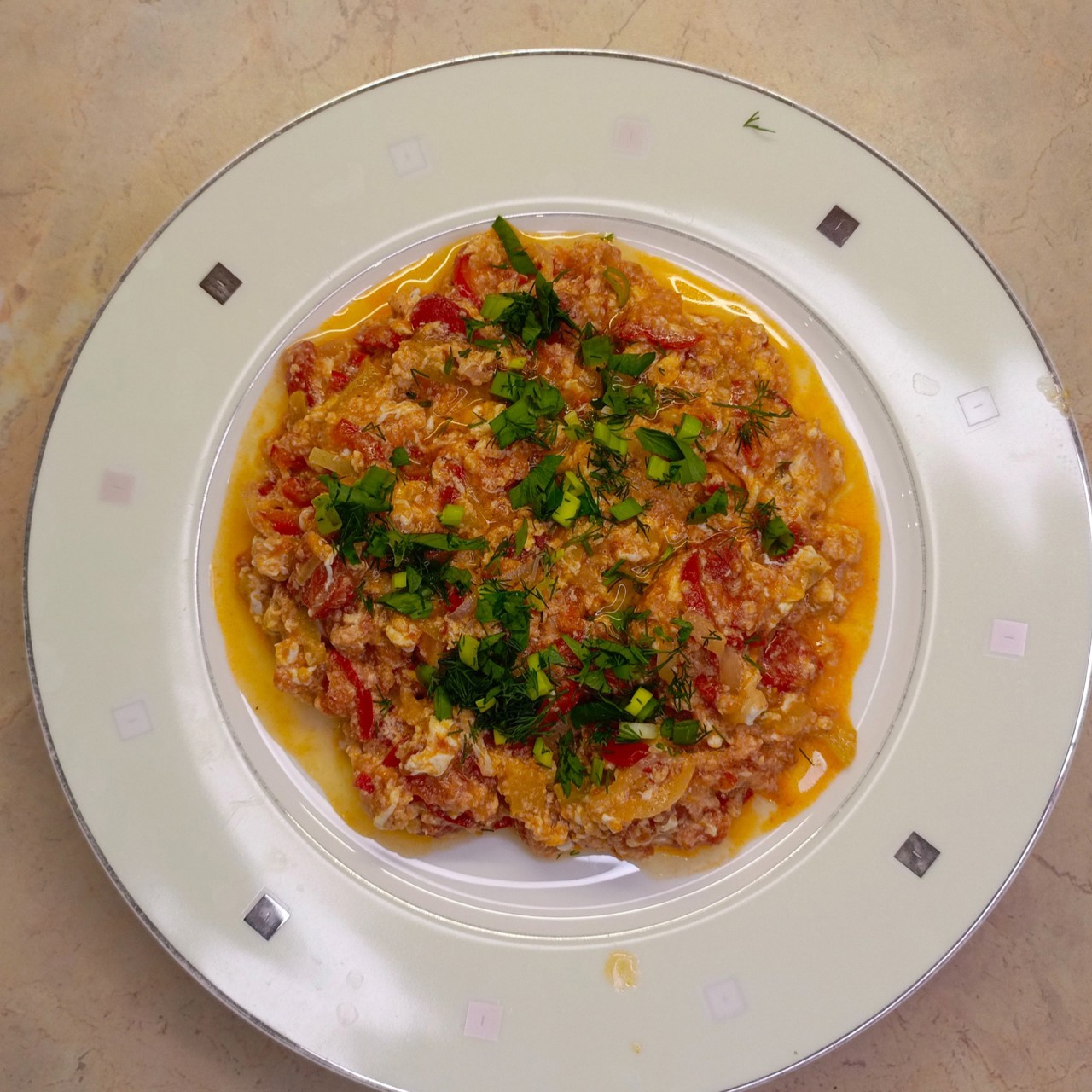 Яичница с помидорами